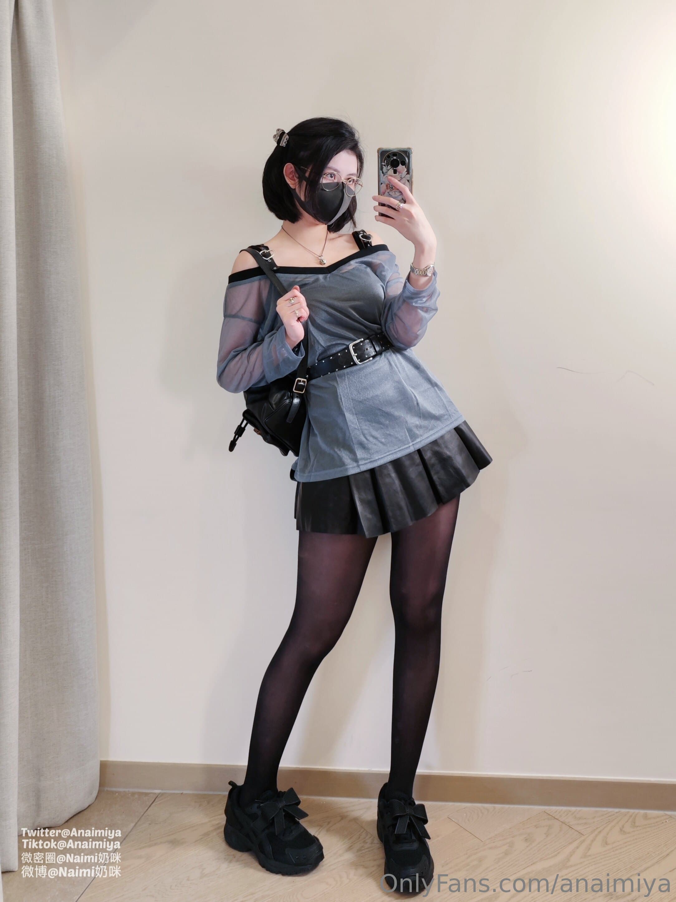 915815681