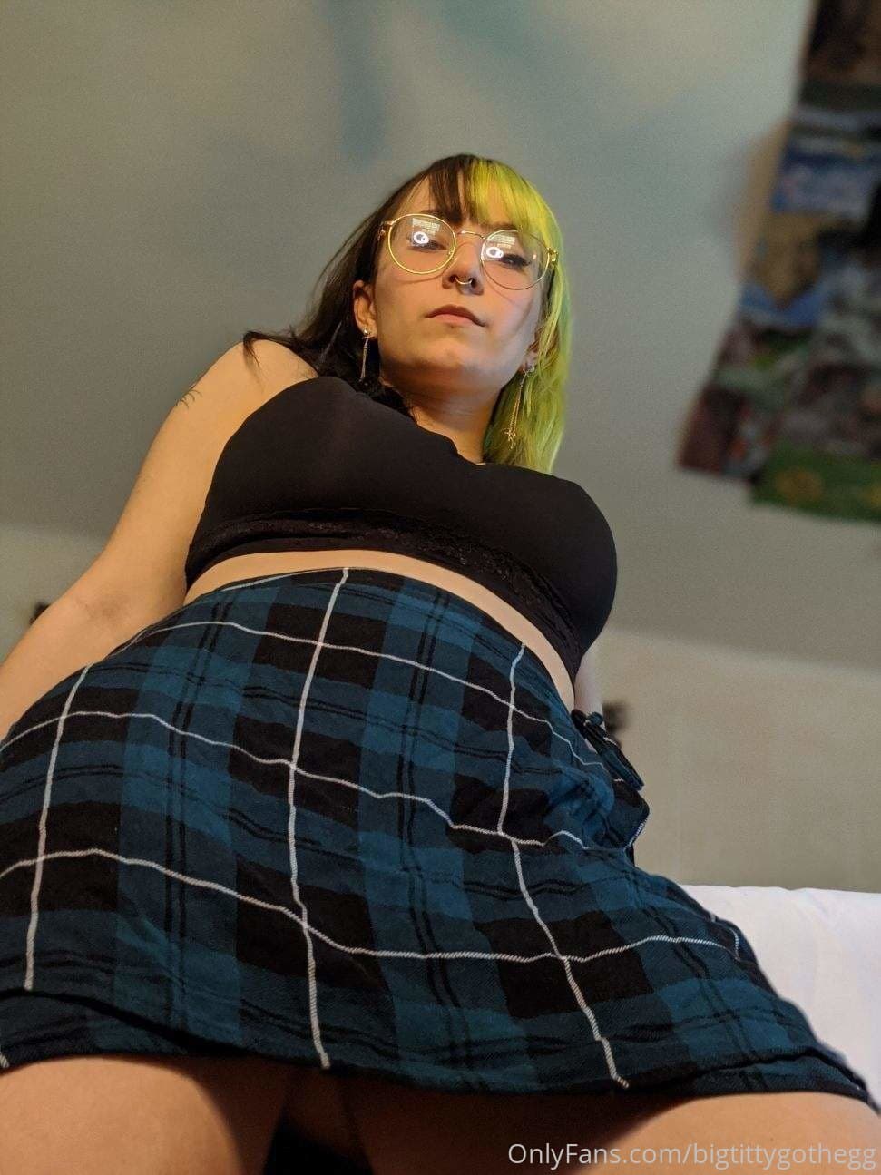25673673