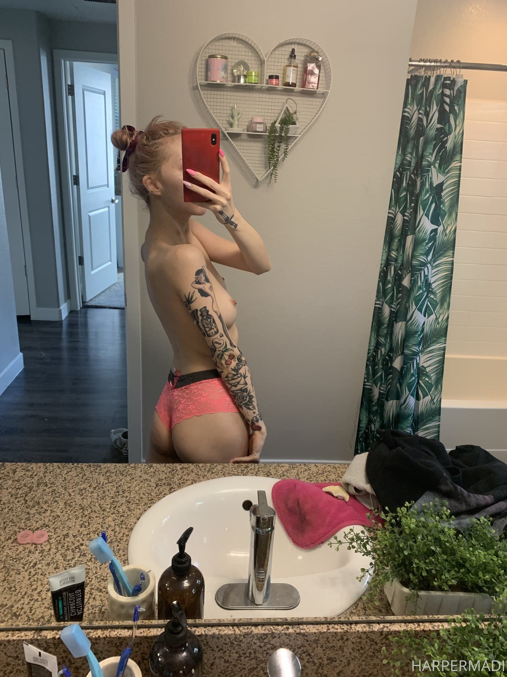 10563076