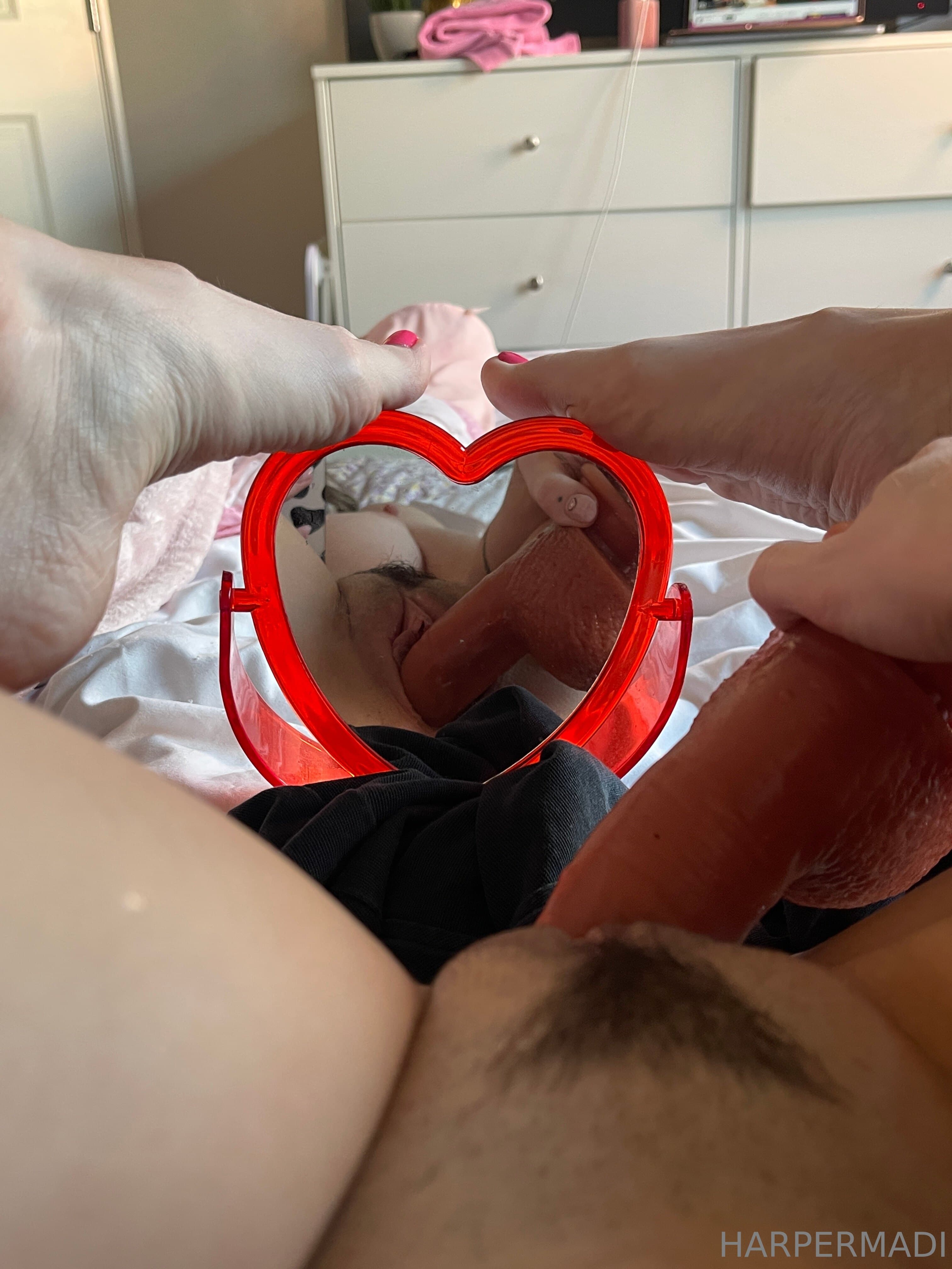 975956310