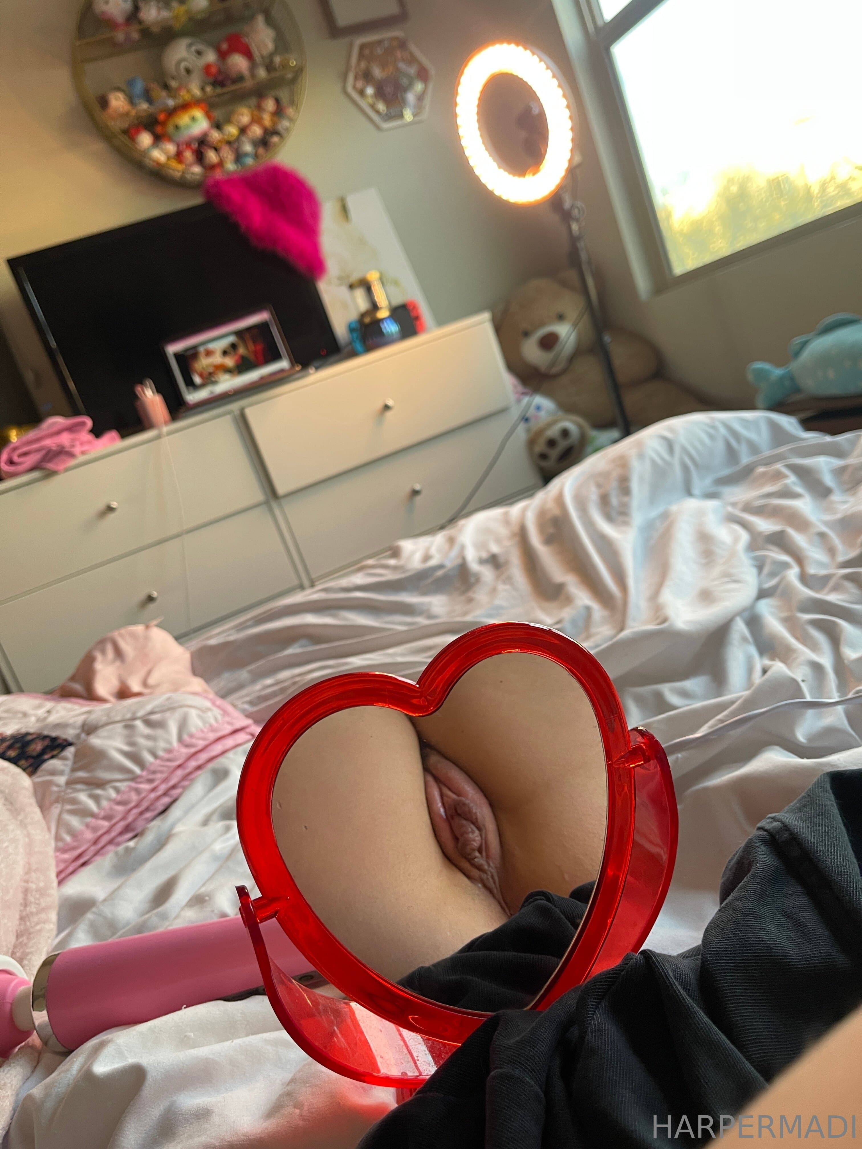 975957297