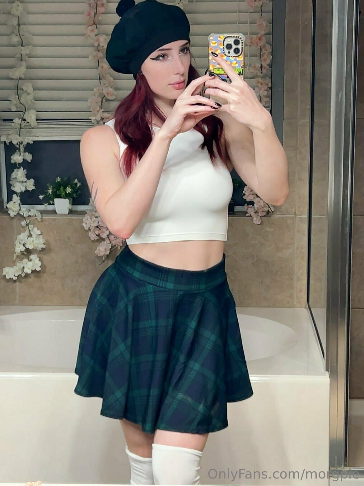 885943928
