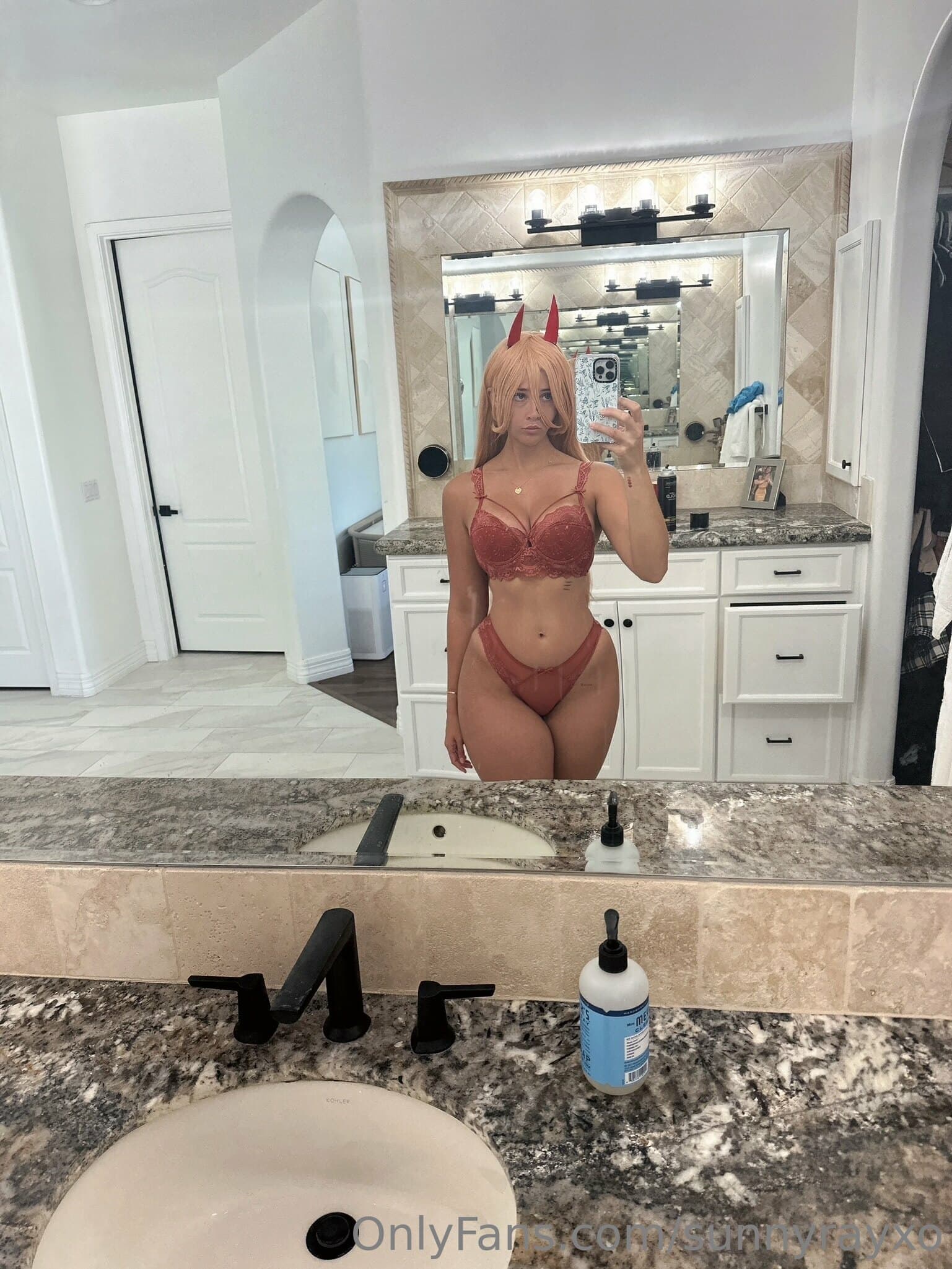 618927559