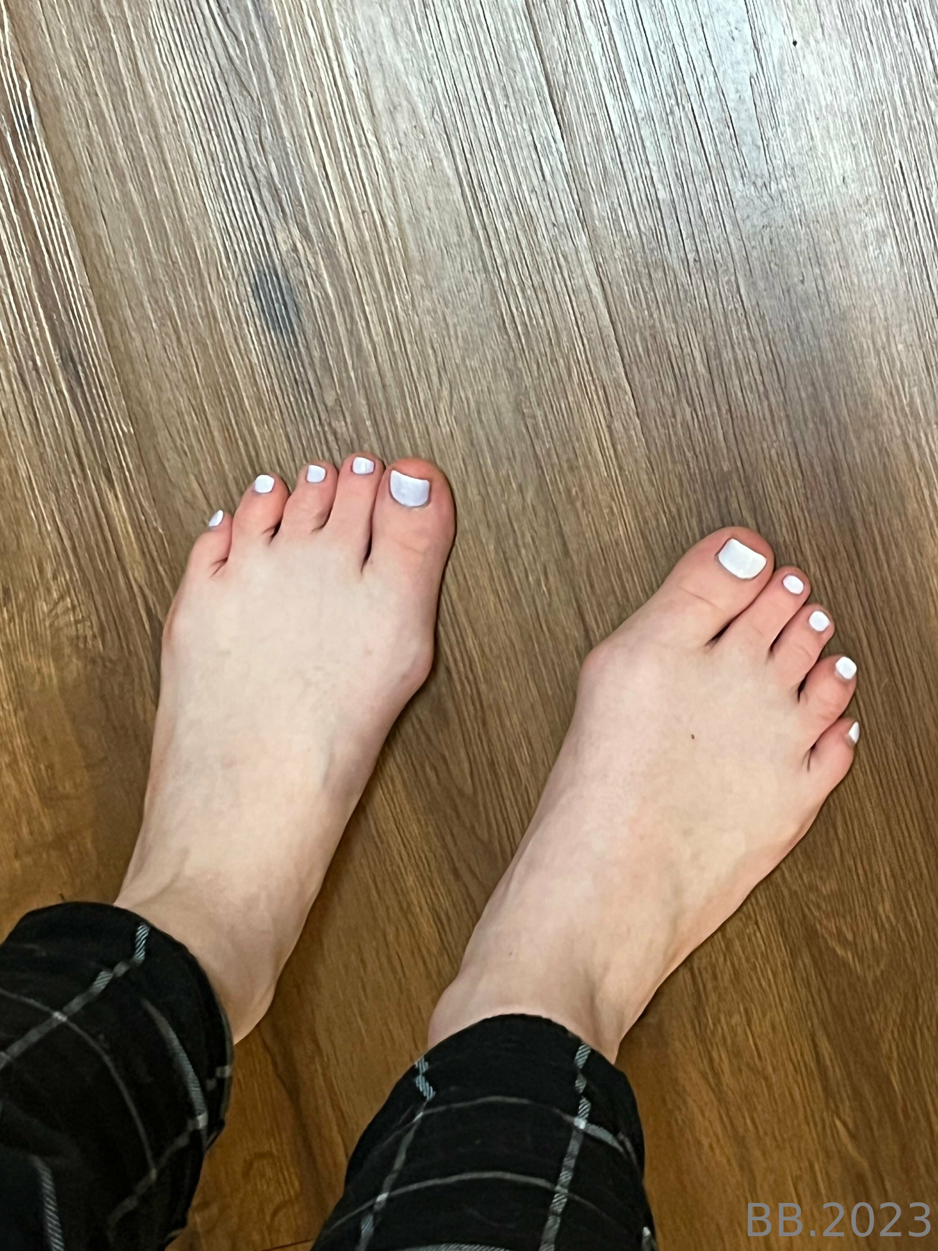527550693
