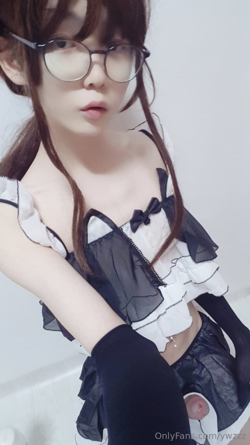 903094303